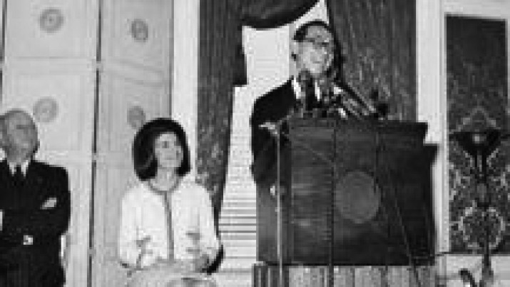 华裔建筑大师贝聿铭去世享年102岁 作品包括卢浮宫玻璃金字塔